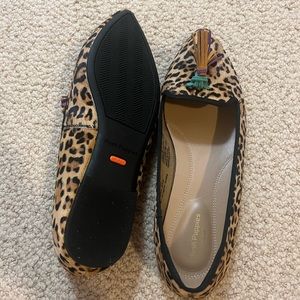 Like new hush puppies calf hair pointed toe flats